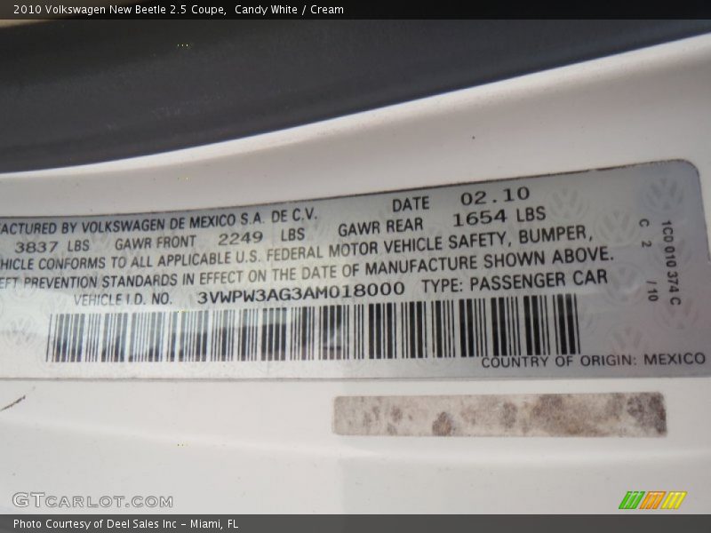 Candy White / Cream 2010 Volkswagen New Beetle 2.5 Coupe
