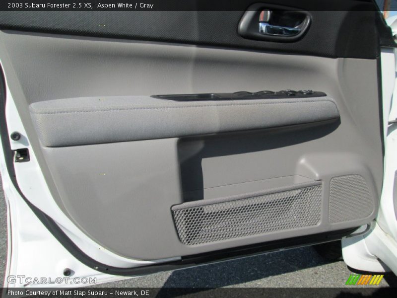 Aspen White / Gray 2003 Subaru Forester 2.5 XS