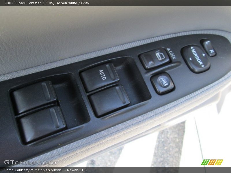 Aspen White / Gray 2003 Subaru Forester 2.5 XS