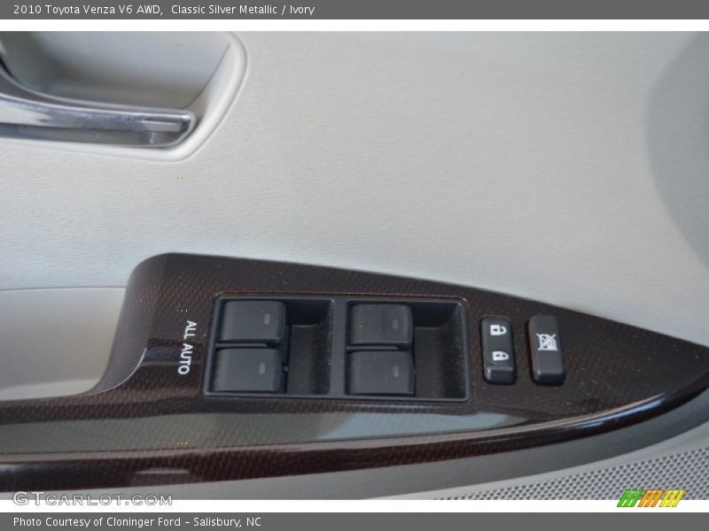 Classic Silver Metallic / Ivory 2010 Toyota Venza V6 AWD