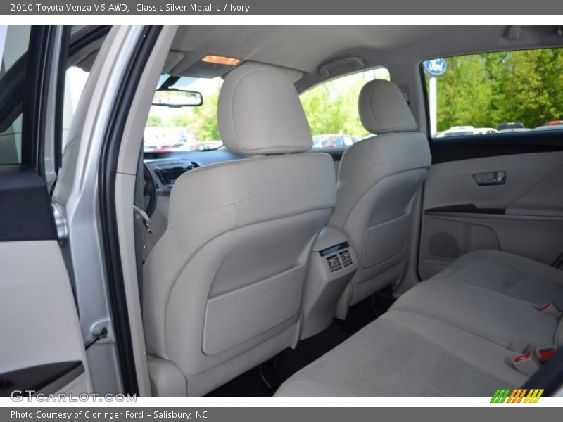 Classic Silver Metallic / Ivory 2010 Toyota Venza V6 AWD