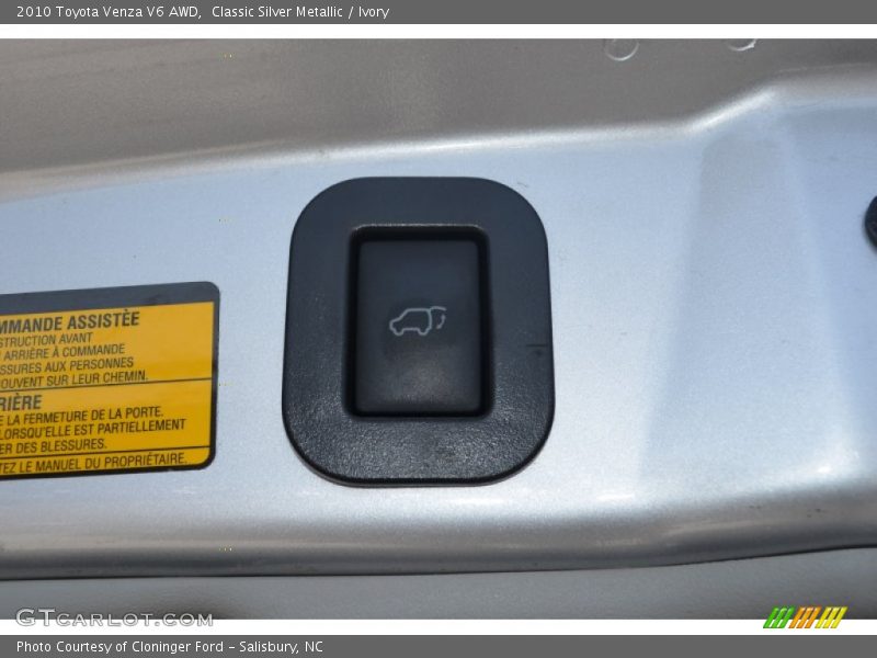 Classic Silver Metallic / Ivory 2010 Toyota Venza V6 AWD