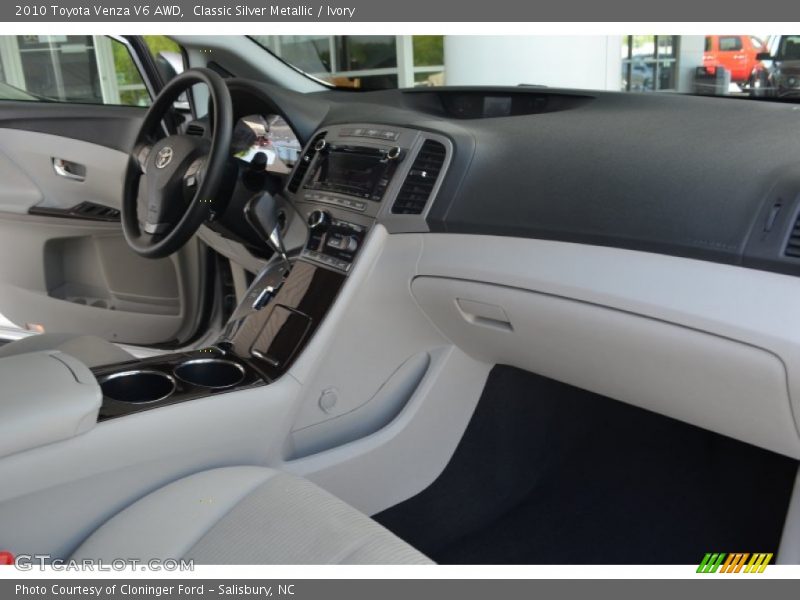 Classic Silver Metallic / Ivory 2010 Toyota Venza V6 AWD