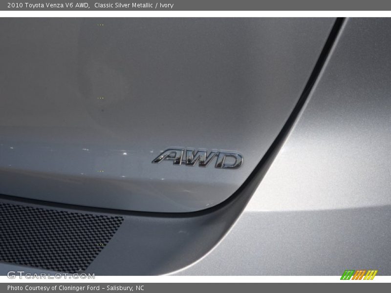 Classic Silver Metallic / Ivory 2010 Toyota Venza V6 AWD