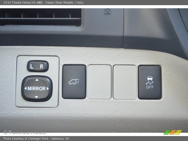 Classic Silver Metallic / Ivory 2010 Toyota Venza V6 AWD