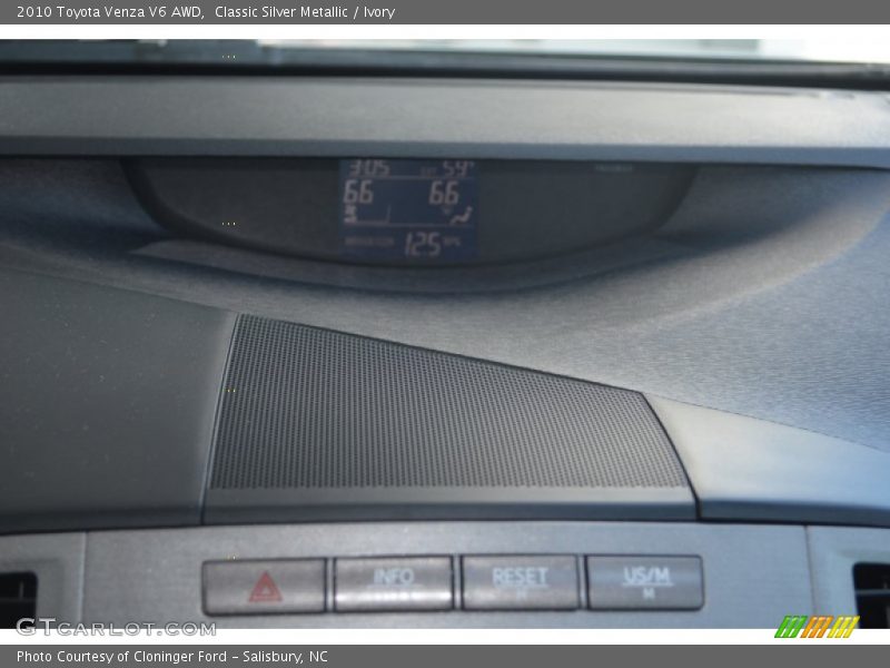 Classic Silver Metallic / Ivory 2010 Toyota Venza V6 AWD