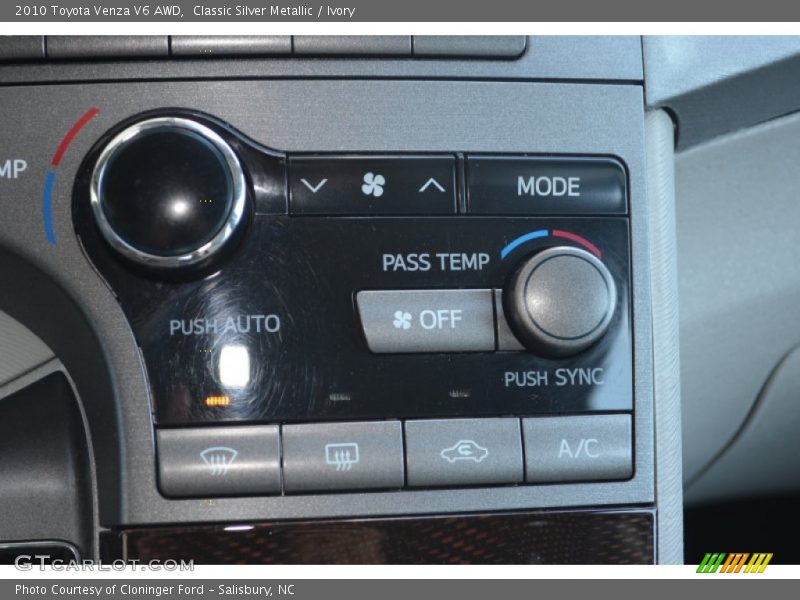 Classic Silver Metallic / Ivory 2010 Toyota Venza V6 AWD