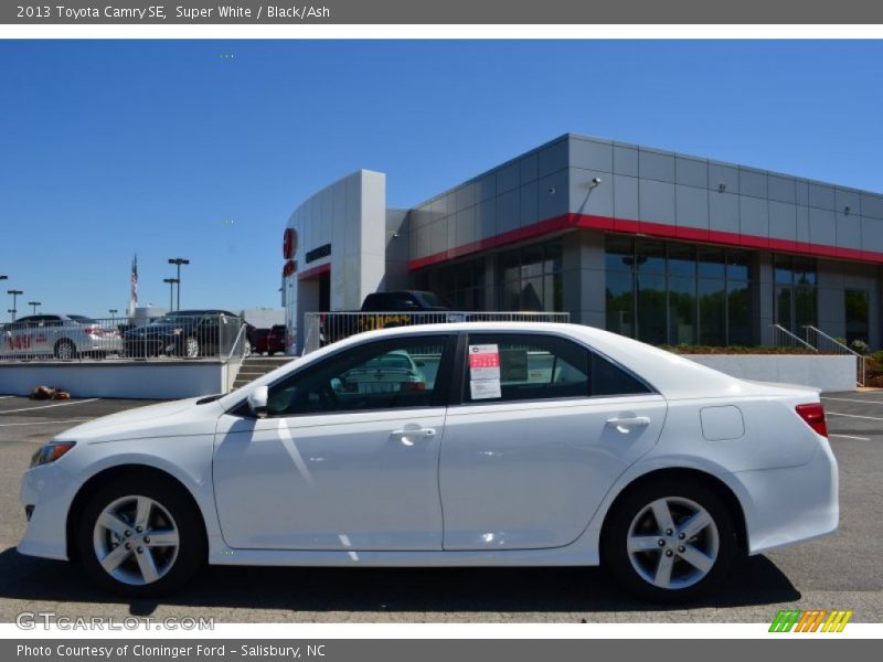Super White / Black/Ash 2013 Toyota Camry SE