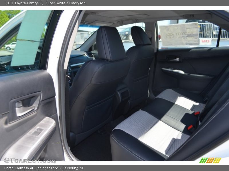 Super White / Black/Ash 2013 Toyota Camry SE