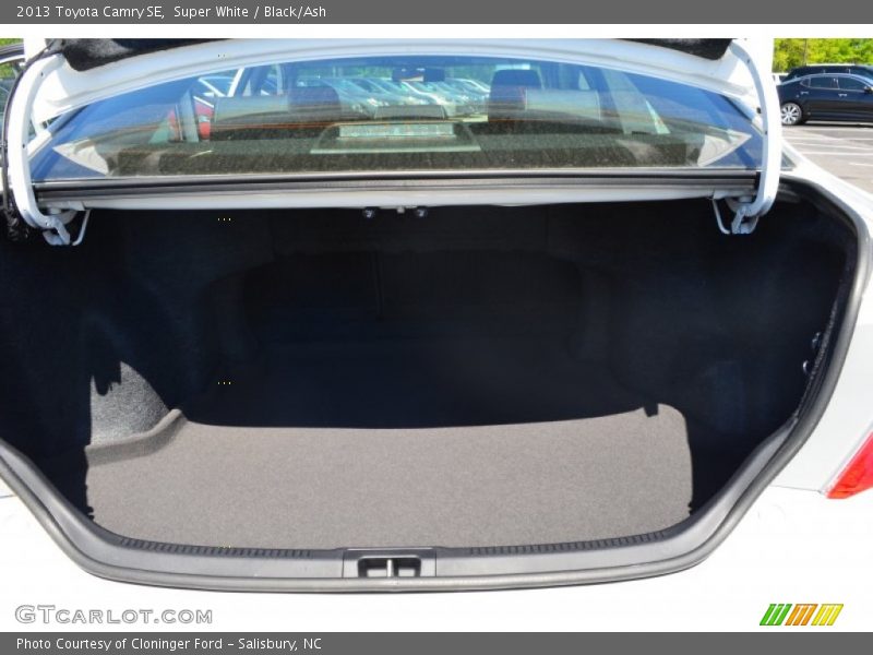 Super White / Black/Ash 2013 Toyota Camry SE