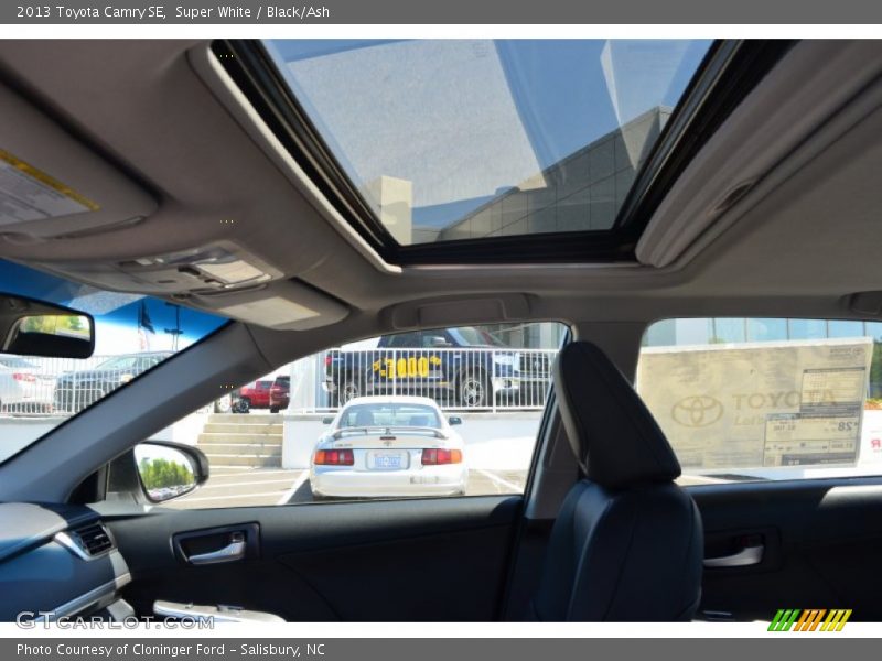 Super White / Black/Ash 2013 Toyota Camry SE