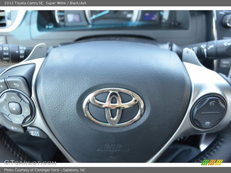 Super White / Black/Ash 2013 Toyota Camry SE