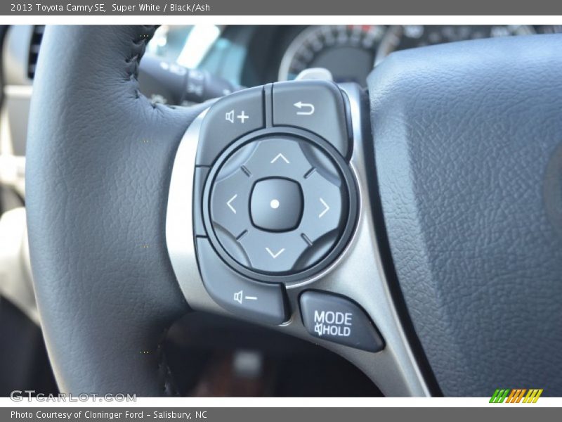 Super White / Black/Ash 2013 Toyota Camry SE