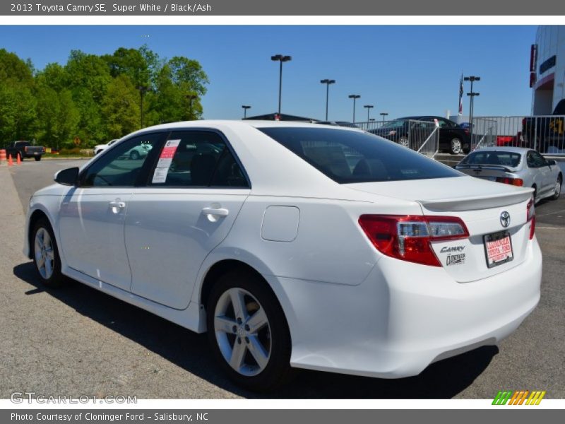 Super White / Black/Ash 2013 Toyota Camry SE