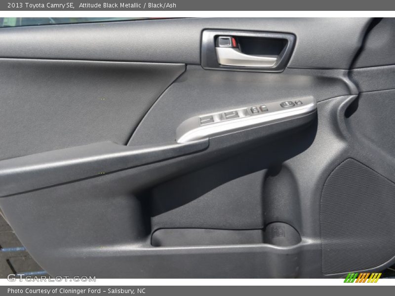 Attitude Black Metallic / Black/Ash 2013 Toyota Camry SE