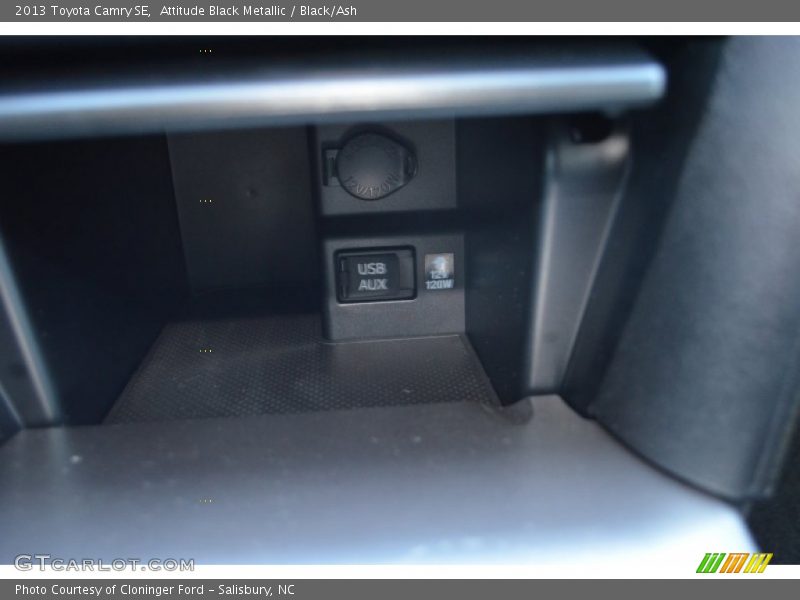 Attitude Black Metallic / Black/Ash 2013 Toyota Camry SE