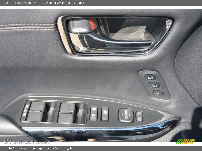Classic Silver Metallic / Black 2013 Toyota Avalon XLE