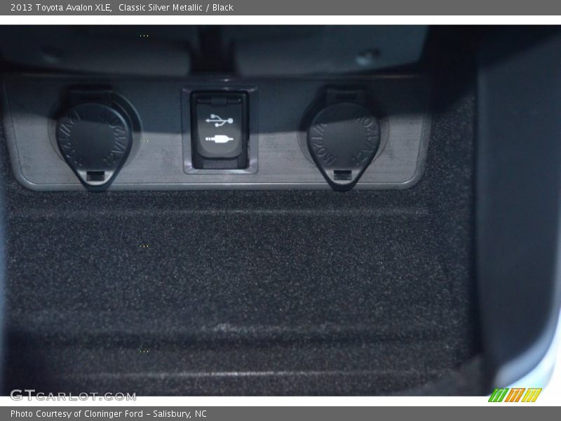 Classic Silver Metallic / Black 2013 Toyota Avalon XLE