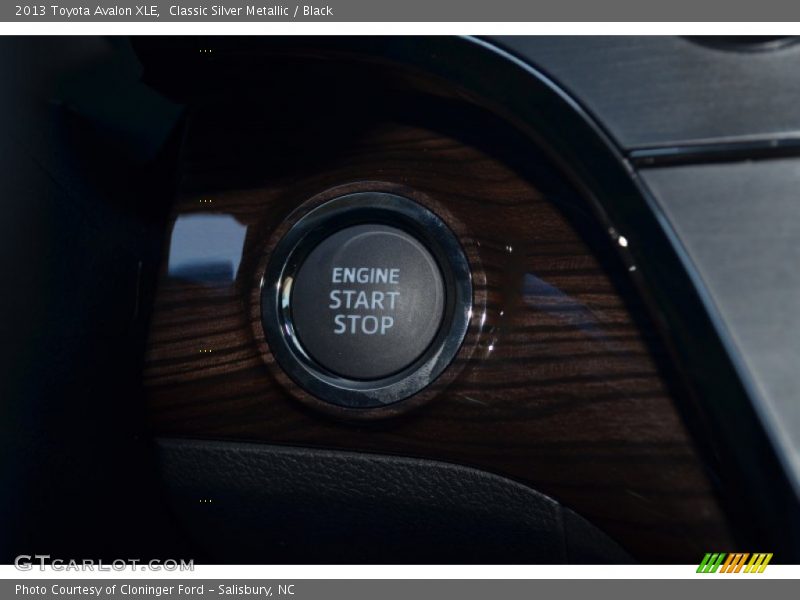 Classic Silver Metallic / Black 2013 Toyota Avalon XLE