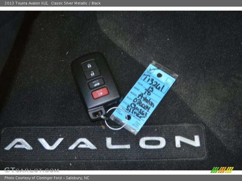 Classic Silver Metallic / Black 2013 Toyota Avalon XLE