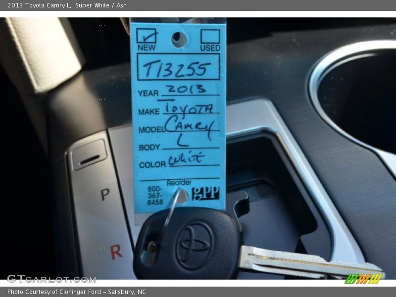 Super White / Ash 2013 Toyota Camry L
