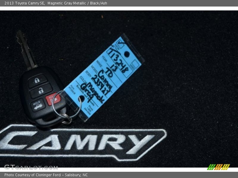 Magnetic Gray Metallic / Black/Ash 2013 Toyota Camry SE