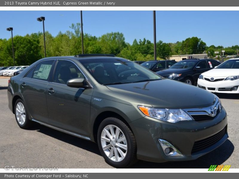 Cypress Green Metallic / Ivory 2013 Toyota Camry Hybrid XLE