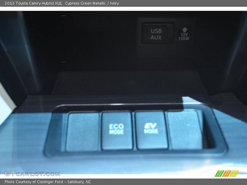 Cypress Green Metallic / Ivory 2013 Toyota Camry Hybrid XLE