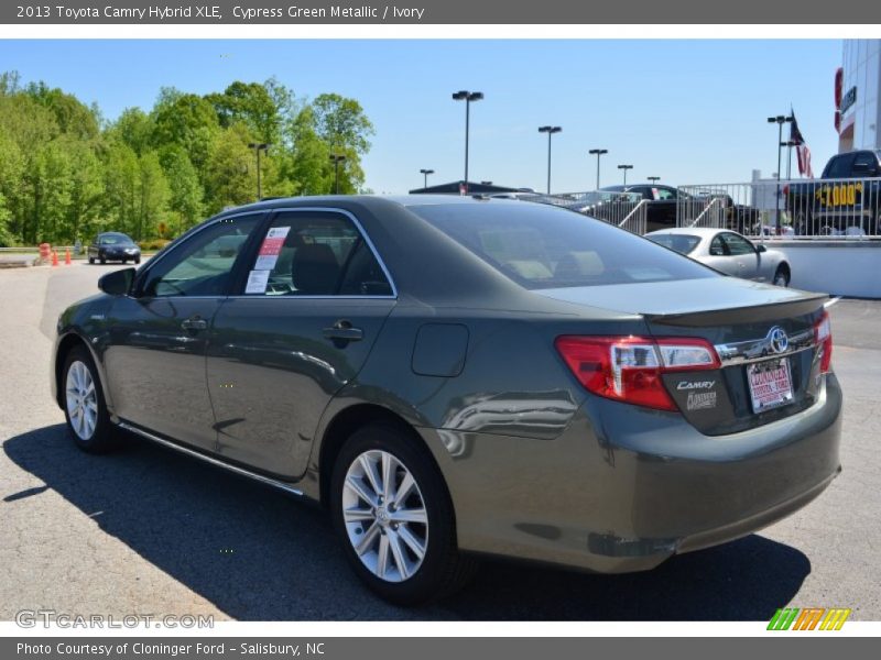 Cypress Green Metallic / Ivory 2013 Toyota Camry Hybrid XLE