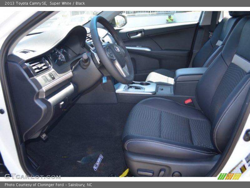 Super White / Black 2013 Toyota Camry SE