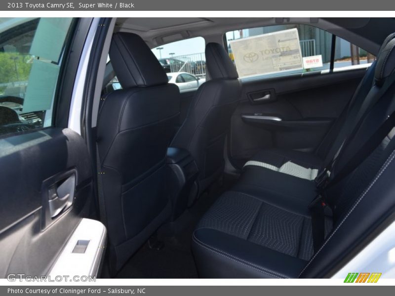 Super White / Black 2013 Toyota Camry SE