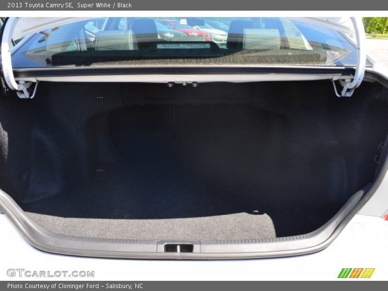 Super White / Black 2013 Toyota Camry SE
