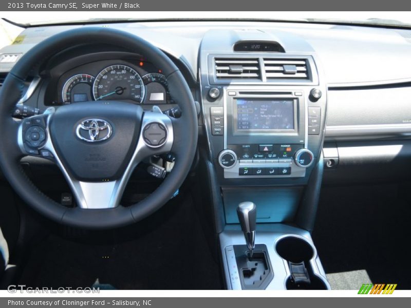 Super White / Black 2013 Toyota Camry SE