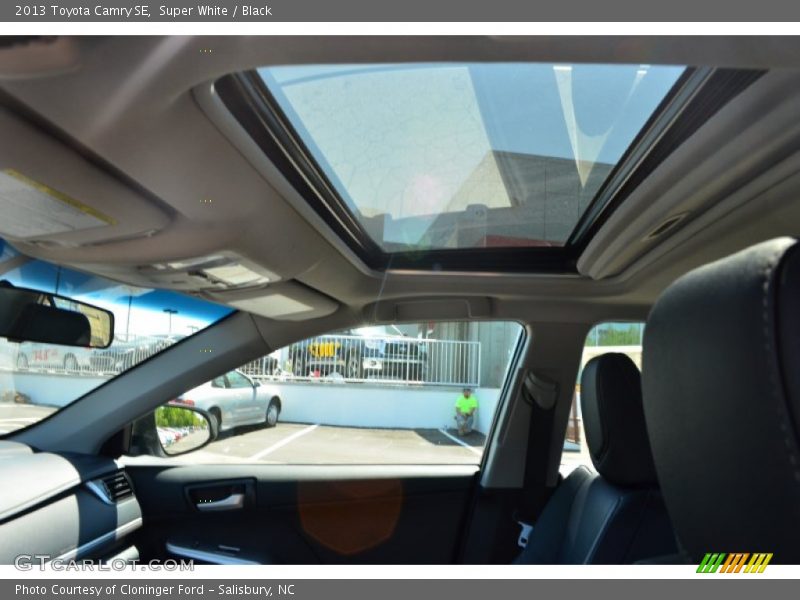 Super White / Black 2013 Toyota Camry SE