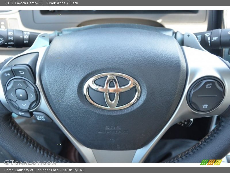 Super White / Black 2013 Toyota Camry SE