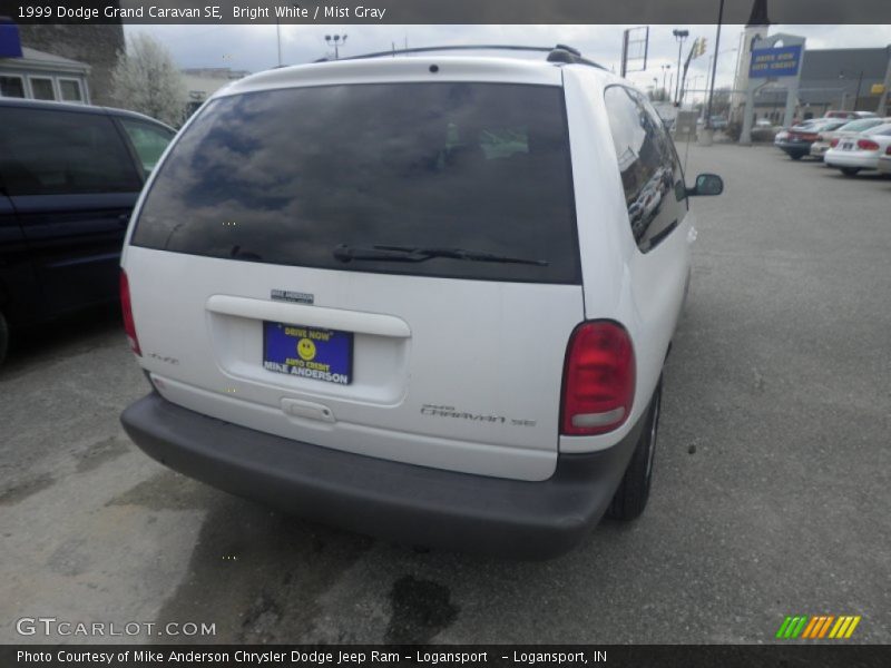 Bright White / Mist Gray 1999 Dodge Grand Caravan SE