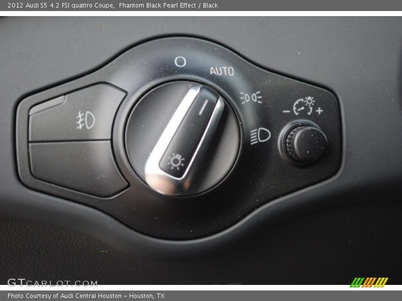 Controls of 2012 S5 4.2 FSI quattro Coupe