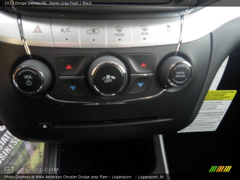 Storm Gray Pearl / Black 2013 Dodge Journey SE