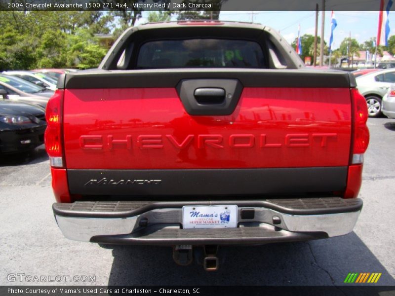 Victory Red / Dark Charcoal 2004 Chevrolet Avalanche 1500 Z71 4x4
