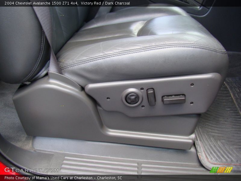 Victory Red / Dark Charcoal 2004 Chevrolet Avalanche 1500 Z71 4x4