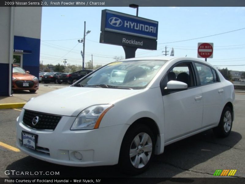 Fresh Powder White / Charcoal 2009 Nissan Sentra 2.0