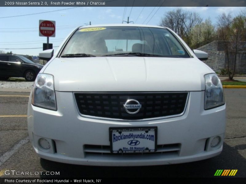 Fresh Powder White / Charcoal 2009 Nissan Sentra 2.0