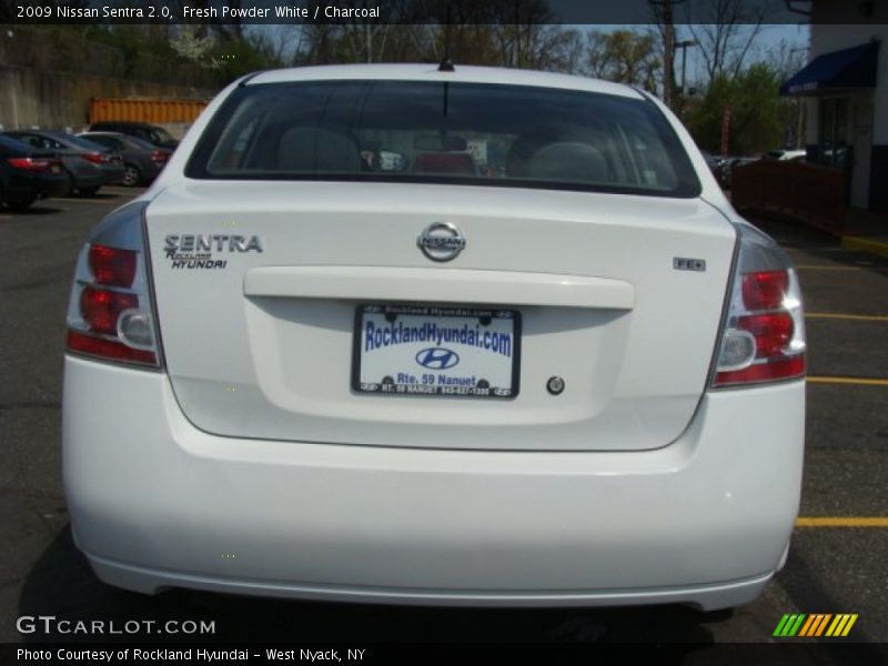 Fresh Powder White / Charcoal 2009 Nissan Sentra 2.0