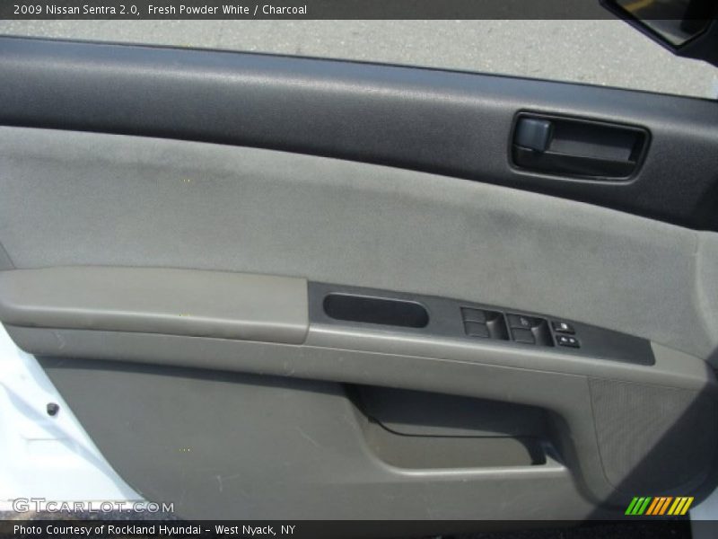 Fresh Powder White / Charcoal 2009 Nissan Sentra 2.0