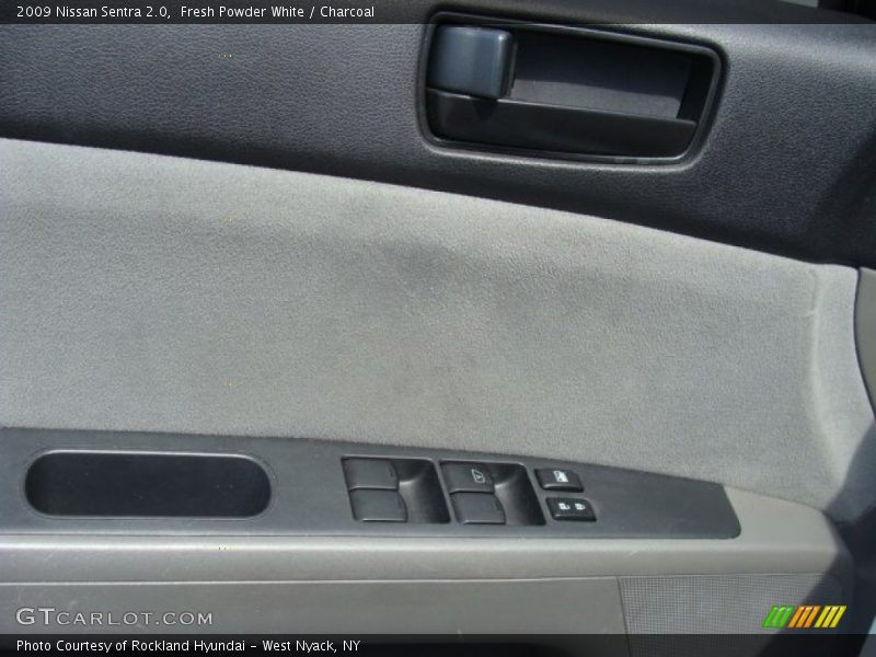 Fresh Powder White / Charcoal 2009 Nissan Sentra 2.0