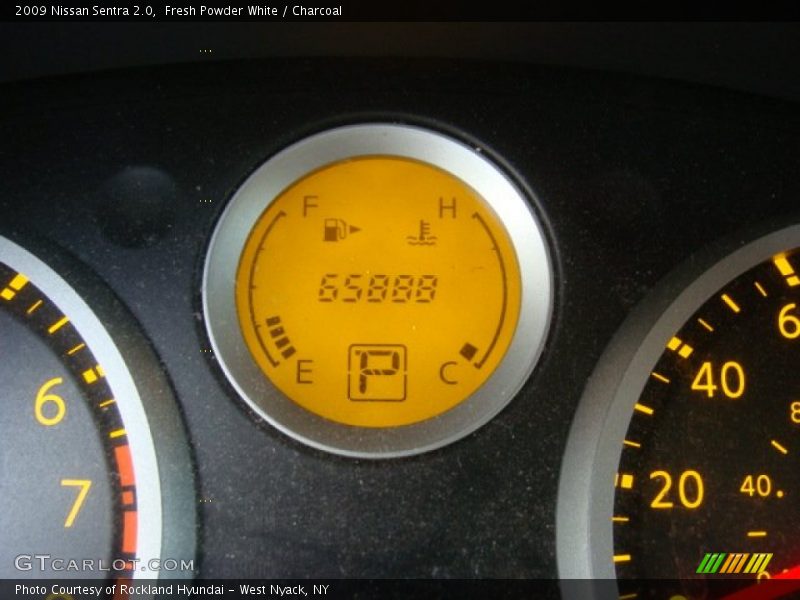 Fresh Powder White / Charcoal 2009 Nissan Sentra 2.0
