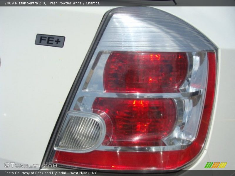 Fresh Powder White / Charcoal 2009 Nissan Sentra 2.0