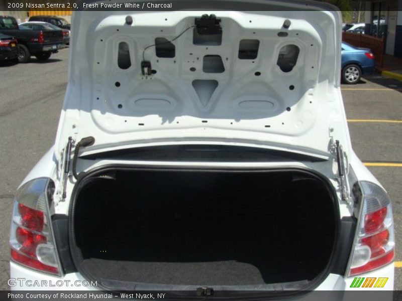 Fresh Powder White / Charcoal 2009 Nissan Sentra 2.0