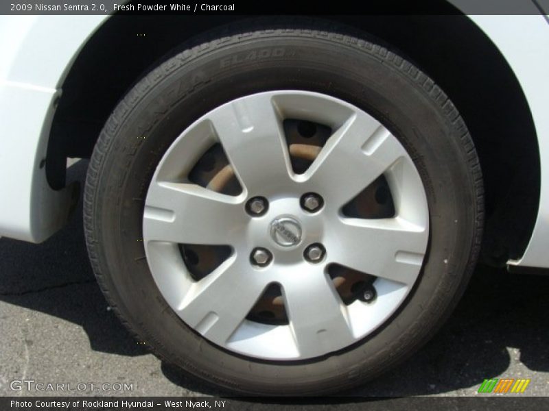 Fresh Powder White / Charcoal 2009 Nissan Sentra 2.0