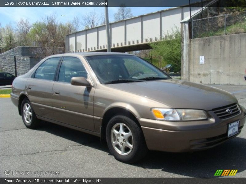 Cashmere Beige Metallic / Sage 1999 Toyota Camry XLE